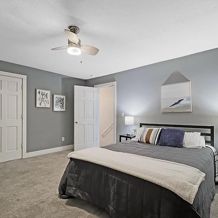 Villa Chic 2Br Duplex Free Parking Near Hospitals Des Moines Exterior foto