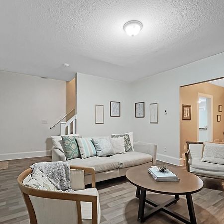 Villa Chic 2Br Duplex Free Parking Near Hospitals Des Moines Exterior foto