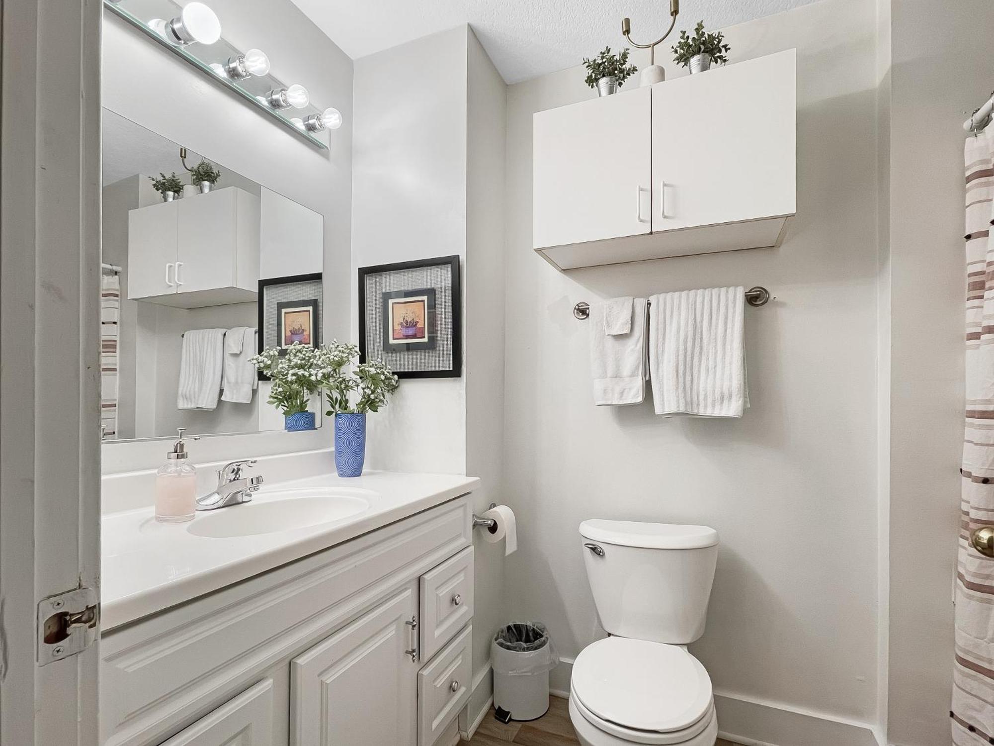Villa Chic 2Br Duplex Free Parking Near Hospitals Des Moines Exterior foto